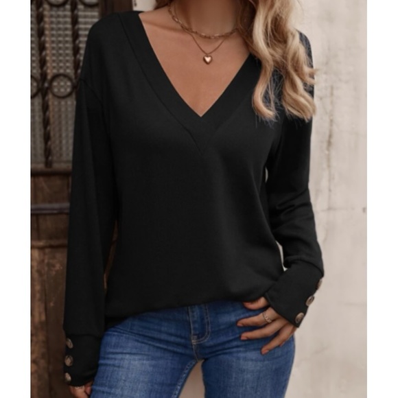 Black button cuff V neck top - Picture 2 of 6